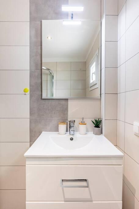 2 Bedroom Luxury Apartment 塞萨洛尼基 外观 照片